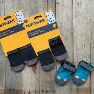 Ruffwear Grip Trex dog boots with 4 pairs of socks